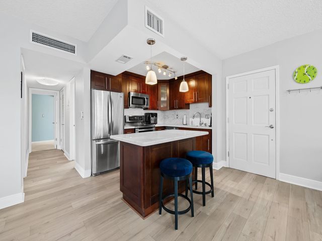 1839 Middle River Drive 105, Fort Lauderdale, FL 33305