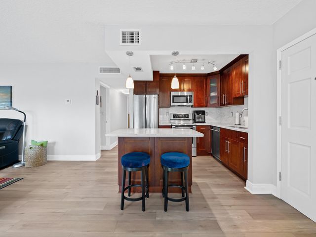 1839 Middle River Drive 105, Fort Lauderdale, FL 33305