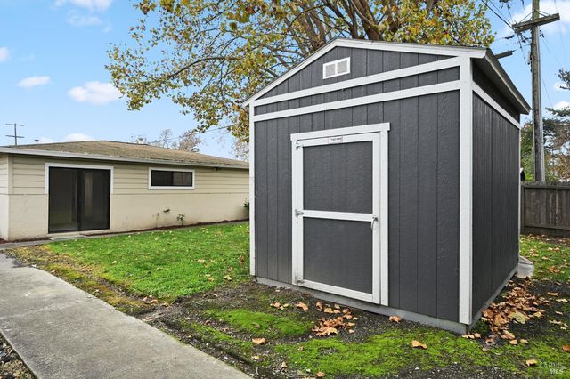 1321 Mcneil Ave, Petaluma, CA 94954