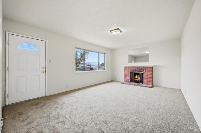 1321 Mcneil Ave, Petaluma, CA 94954