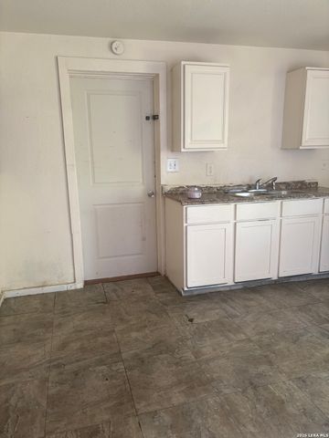 1220 Romero, San Antonio, TX 78237