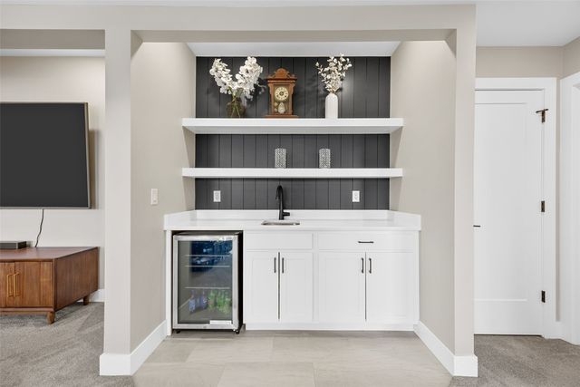 306 Dogwood Lane, Tiffin, IA 52340