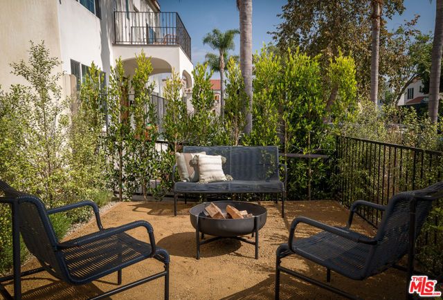 927 S Sycamore Avenue, Los Angeles, CA 90036