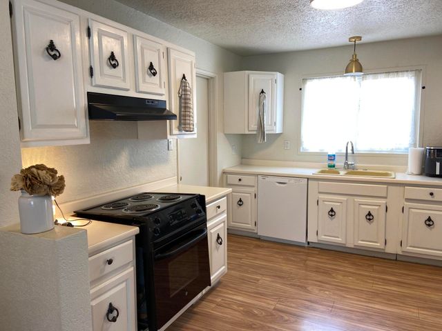 1844 Kentucky Street NE, Albuquerque, NM 87110
