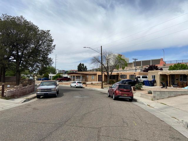 1844 Kentucky Street NE, Albuquerque, NM 87110
