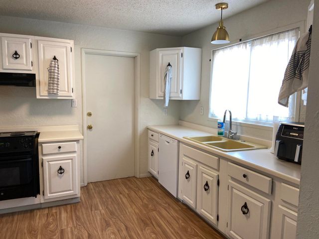 1844 Kentucky Street NE, Albuquerque, NM 87110