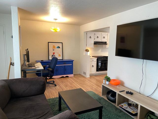 1844 Kentucky Street NE, Albuquerque, NM 87110