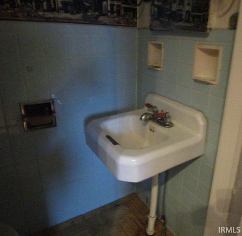 1319 E Center Street, Warsaw, IN 46580