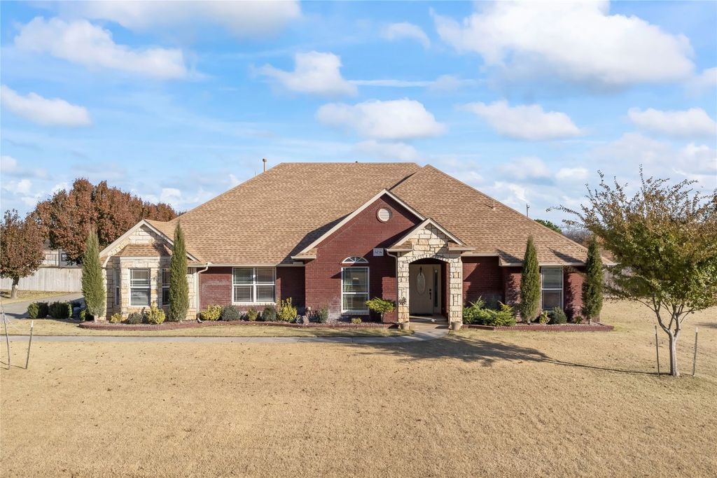 4214 Topaz Circle, Yukon, OK 73099