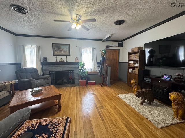 1106 HILLCREST DRIVE, Vernon, TX 76384