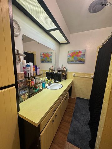 1106 HILLCREST DRIVE, Vernon, TX 76384