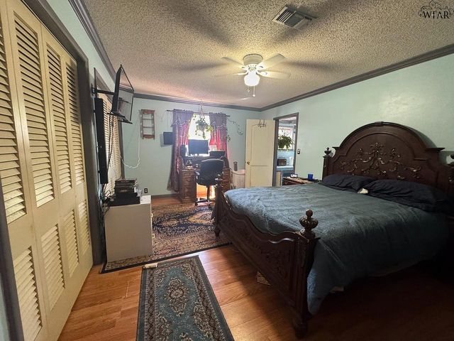 1106 HILLCREST DRIVE, Vernon, TX 76384