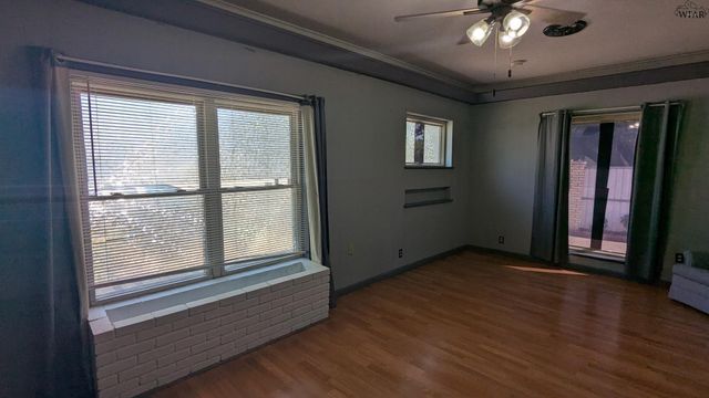 1106 HILLCREST DRIVE, Vernon, TX 76384