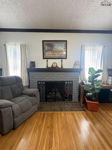 1106 HILLCREST DRIVE, Vernon, TX 76384