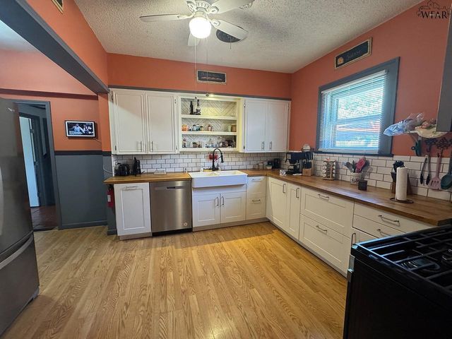 1106 HILLCREST DRIVE, Vernon, TX 76384