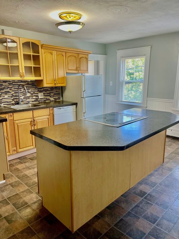 70 Park St. 3, Stoughton, MA 02072