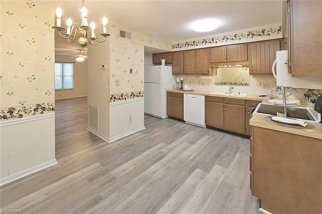 908 S Ridge Court 128, Winston-salem, NC 27107