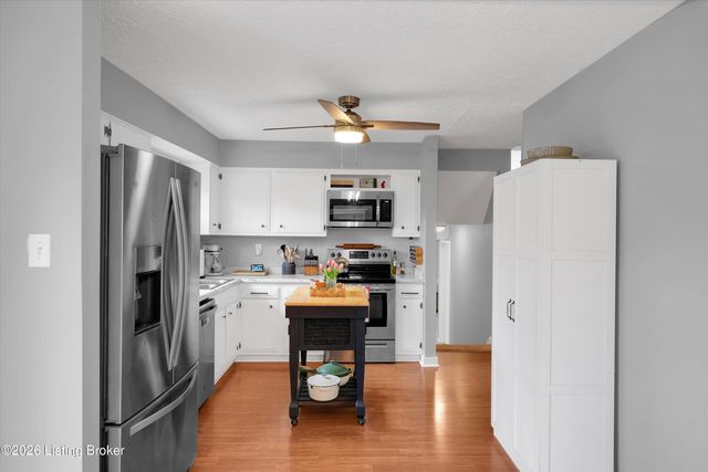 8501 Turnside Dr, Louisville, KY 40242