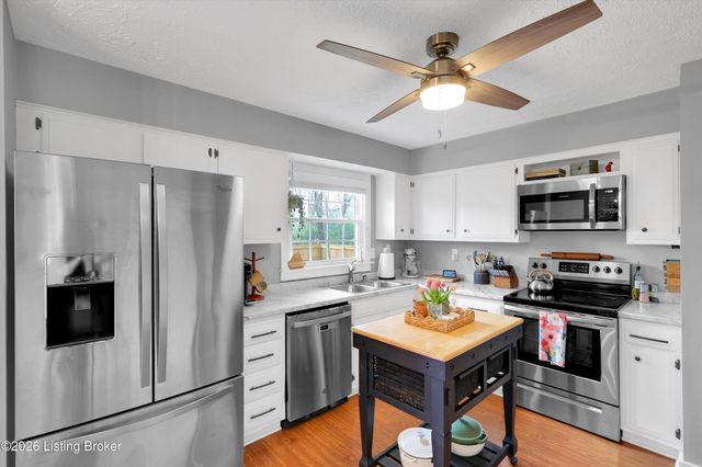 8501 Turnside Dr, Louisville, KY 40242