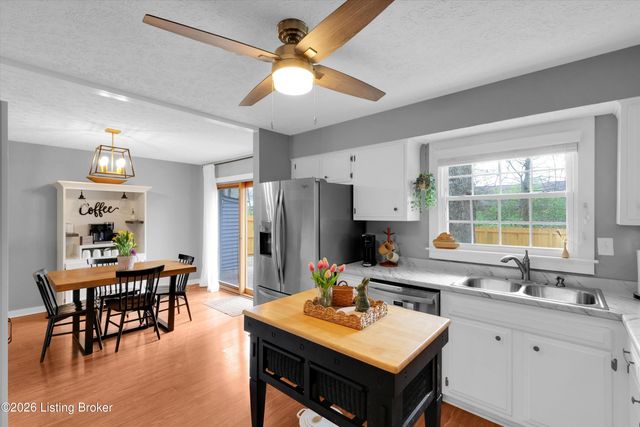 8501 Turnside Dr, Louisville, KY 40242