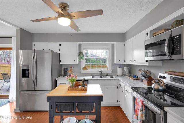 8501 Turnside Dr, Louisville, KY 40242