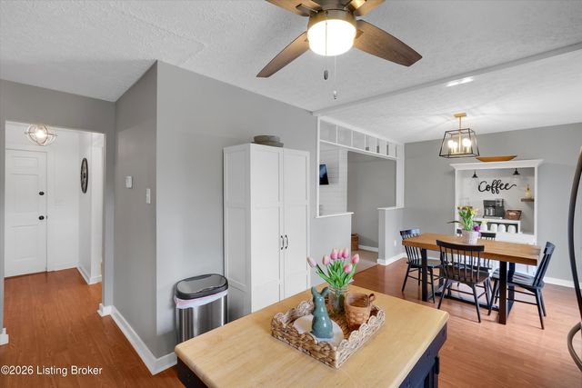 8501 Turnside Dr, Louisville, KY 40242