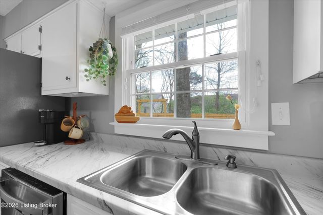 8501 Turnside Dr, Louisville, KY 40242