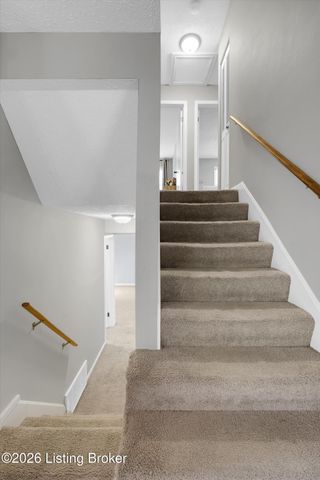 8501 Turnside Dr, Louisville, KY 40242