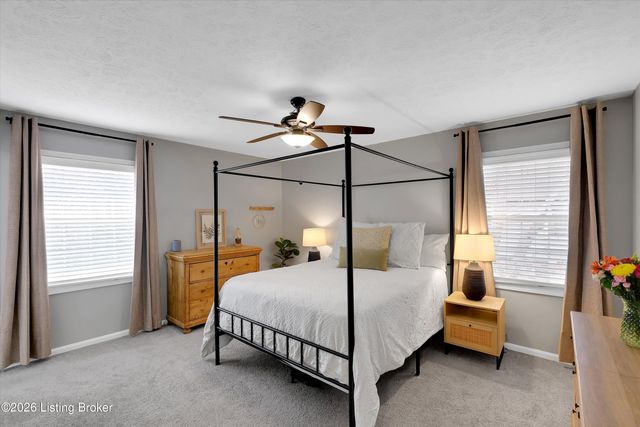 8501 Turnside Dr, Louisville, KY 40242