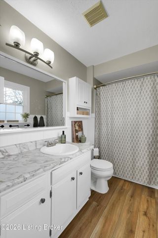 8501 Turnside Dr, Louisville, KY 40242