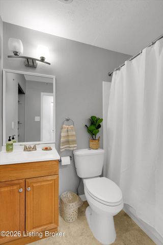 8501 Turnside Dr, Louisville, KY 40242