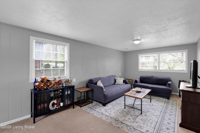 8501 Turnside Dr, Louisville, KY 40242