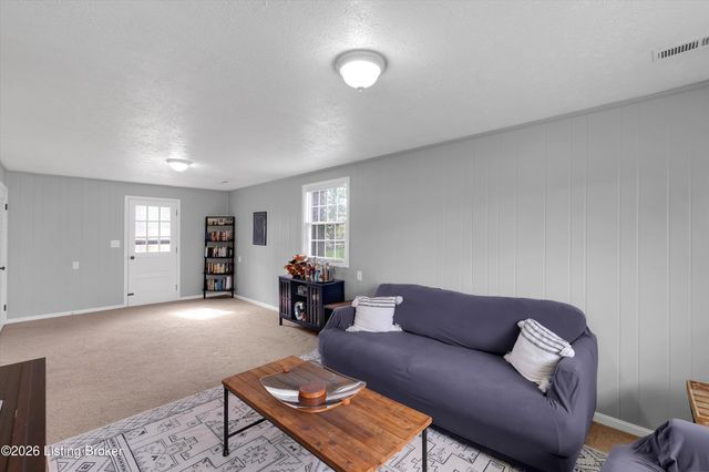 8501 Turnside Dr, Louisville, KY 40242