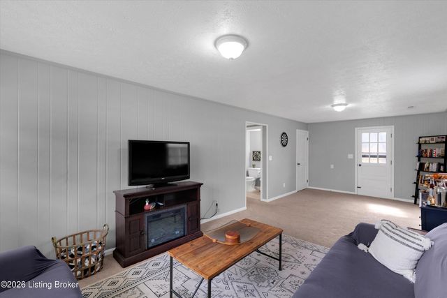 8501 Turnside Dr, Louisville, KY 40242