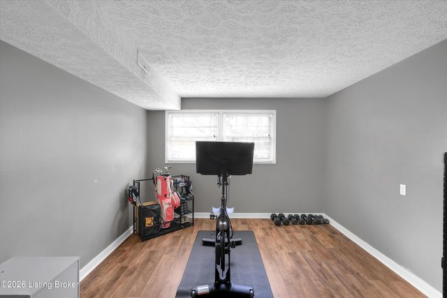 8501 Turnside Dr, Louisville, KY 40242