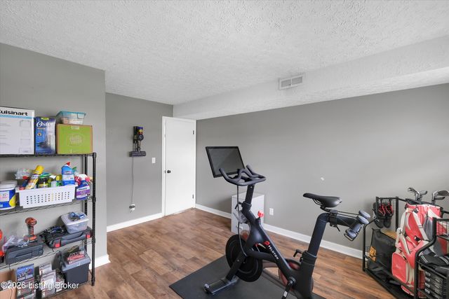 8501 Turnside Dr, Louisville, KY 40242