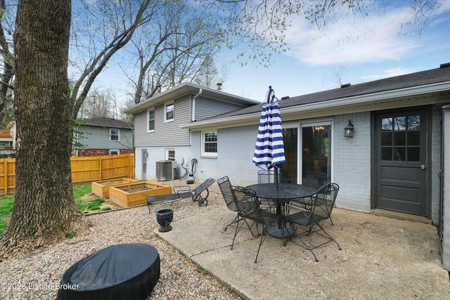 8501 Turnside Dr, Louisville, KY 40242