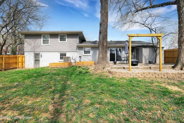 8501 Turnside Dr, Louisville, KY 40242