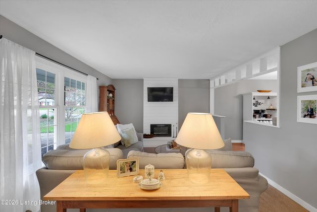 8501 Turnside Dr, Louisville, KY 40242