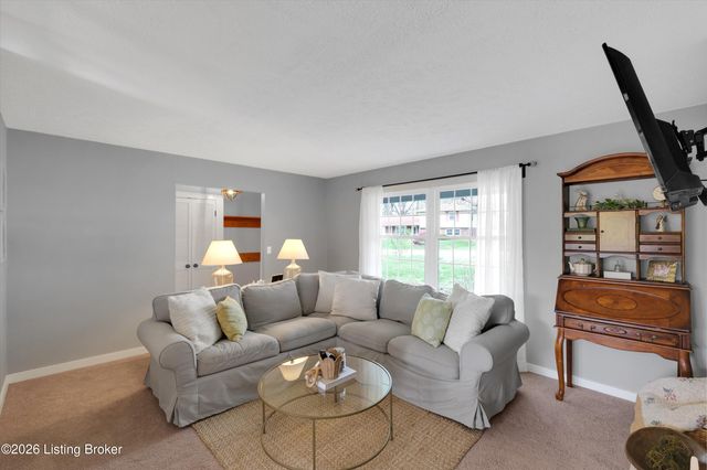 8501 Turnside Dr, Louisville, KY 40242