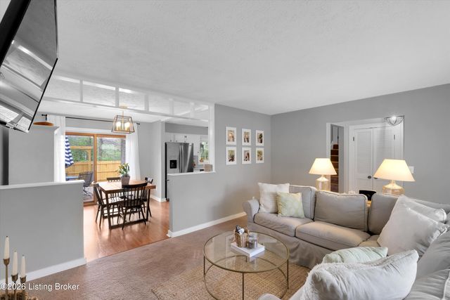 8501 Turnside Dr, Louisville, KY 40242