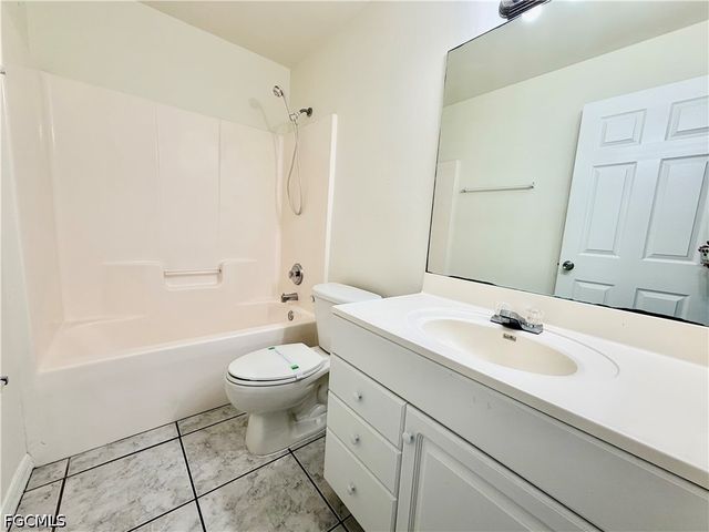 4737 28th ST SW, Lehigh Acres, FL 33973