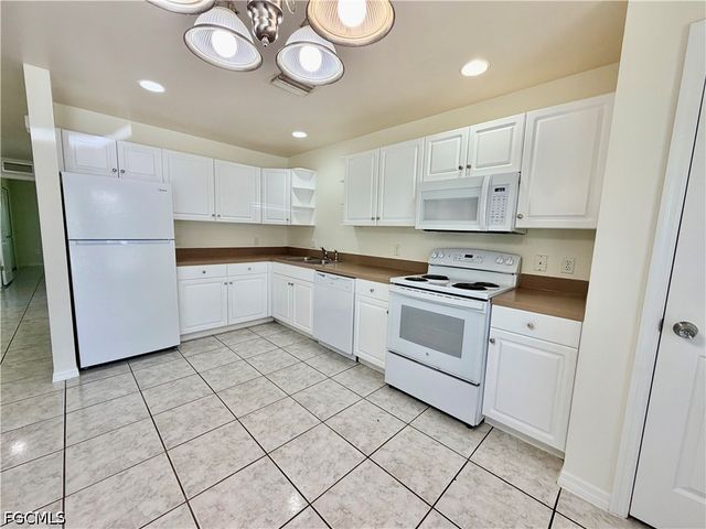 4737 28th ST SW, Lehigh Acres, FL 33973
