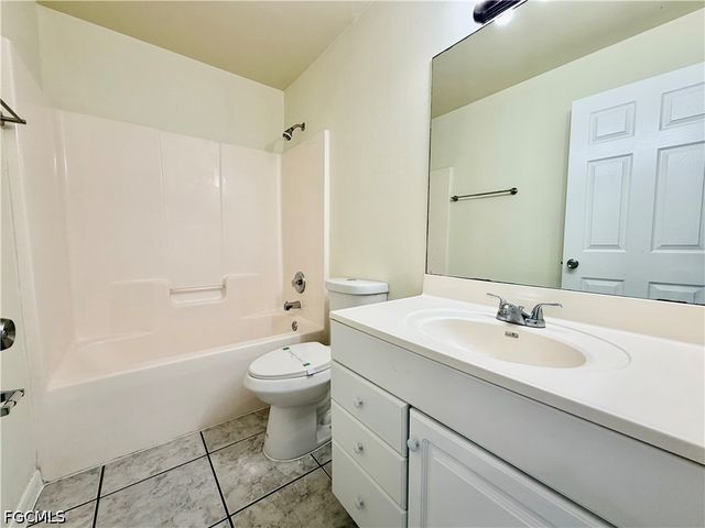 4737 28th ST SW, Lehigh Acres, FL 33973