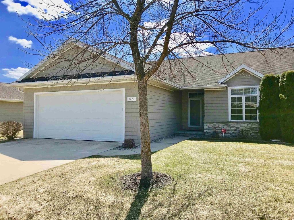 1442 RUSHMORE CIRCLE, De Pere, WI 54115