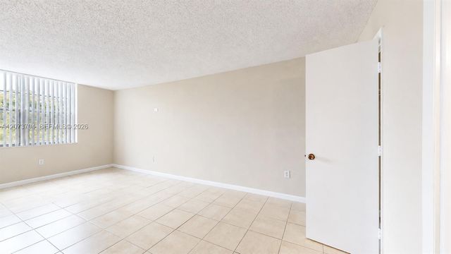 9360 Fontainebleau Boulevard 510, Miami, FL 33172