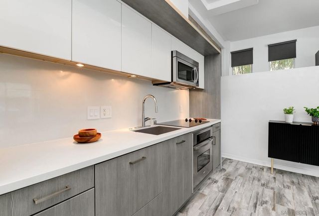 941 W Hawthorn St 8, San Diego, CA 92101