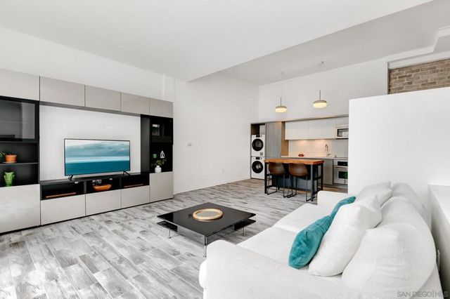 941 W Hawthorn St 8, San Diego, CA 92101