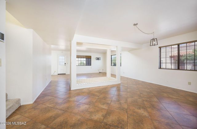 2284 W Paseo Cielo, Tucson, AZ 85742