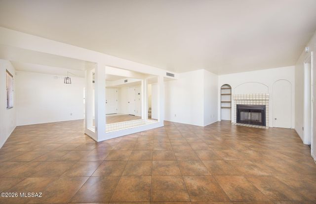2284 W Paseo Cielo, Tucson, AZ 85742